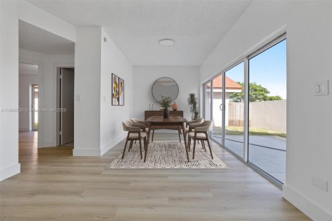 Снять в аренду виллу или дом в Хайалиа, Флорида 4 спальни, 199.18м2, № 1956399 - фото 9