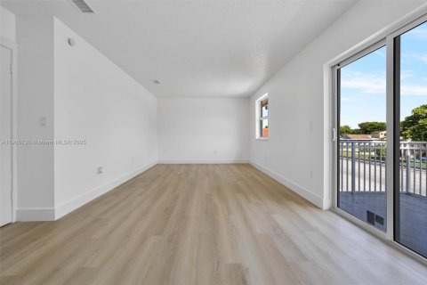 Снять в аренду виллу или дом в Хайалиа, Флорида 4 спальни, 199.18м2, № 1956399 - фото 23