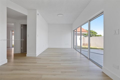 Снять в аренду виллу или дом в Хайалиа, Флорида 4 спальни, 199.18м2, № 1956399 - фото 10