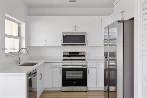 Снять в аренду виллу или дом в Хайалиа, Флорида 4 спальни, 199.18м2, № 1956399 - фото 13