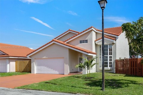 Снять в аренду виллу или дом в Хайалиа, Флорида 4 спальни, 199.18м2, № 1956399 - фото 2