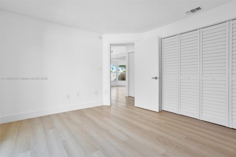 Снять в аренду виллу или дом в Хайалиа, Флорида 4 спальни, 199.18м2, № 1956399 - фото 17