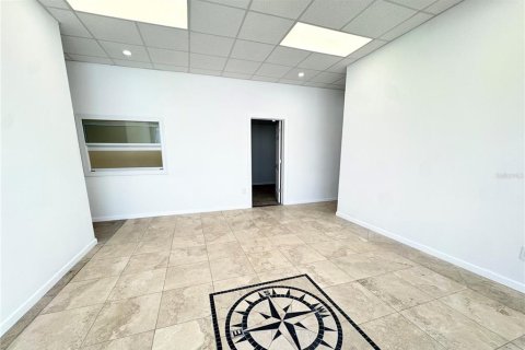 Commercial property in Saint Petersburg, Florida 473.8 sq.m. № 1733412 - photo 9