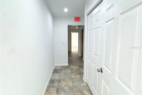 Commercial property in Saint Petersburg, Florida 473.8 sq.m. № 1733412 - photo 20