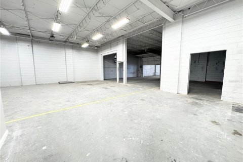 Commercial property in Saint Petersburg, Florida 473.8 sq.m. № 1733412 - photo 28