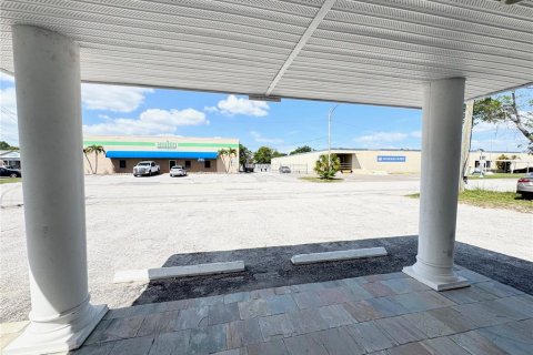 Commercial property in Saint Petersburg, Florida 473.8 sq.m. № 1733412 - photo 5