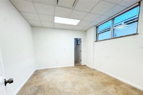 Commercial property in Saint Petersburg, Florida 473.8 sq.m. № 1733412 - photo 11