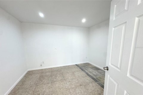 Commercial property in Saint Petersburg, Florida 473.8 sq.m. № 1733412 - photo 18