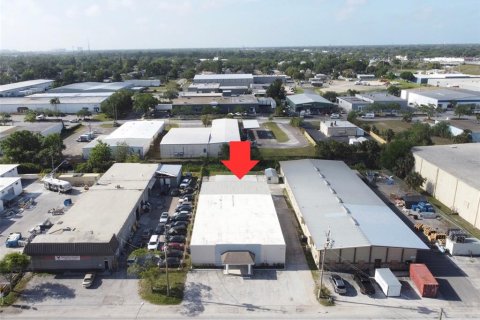 Commercial property in Saint Petersburg, Florida 473.8 sq.m. № 1733412 - photo 4