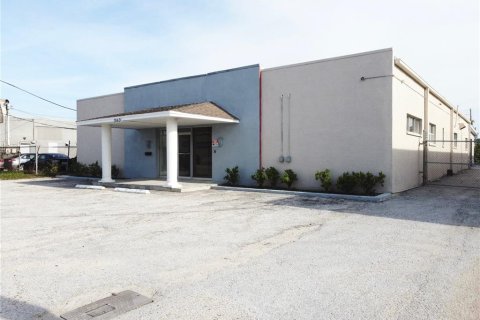 Commercial property in Saint Petersburg, Florida 473.8 sq.m. № 1733412 - photo 3