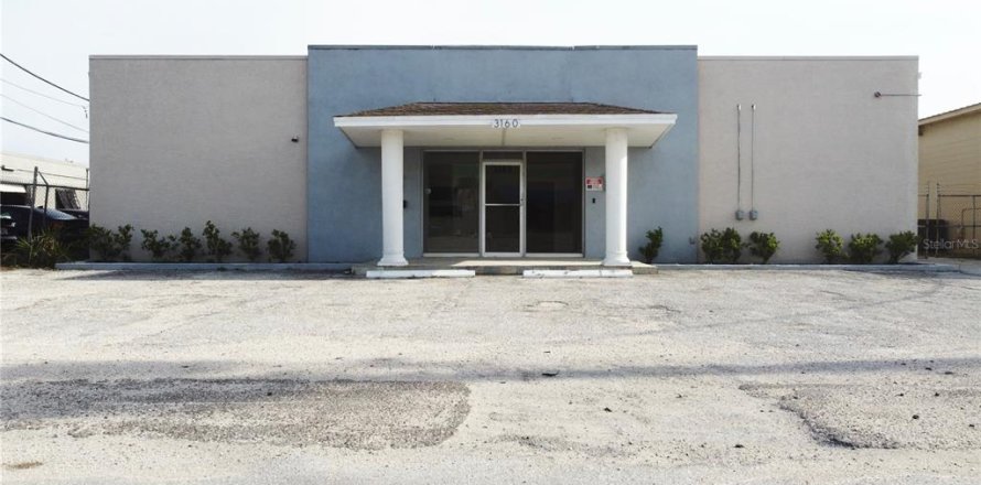 Commercial property in Saint Petersburg, Florida 473.8 sq.m. № 1733412