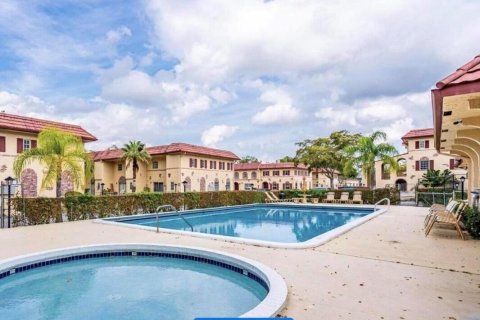 Townhouse in Coral Springs, Florida 3 bedrooms, 139.35 sq.m. № 2402428 - photo 30