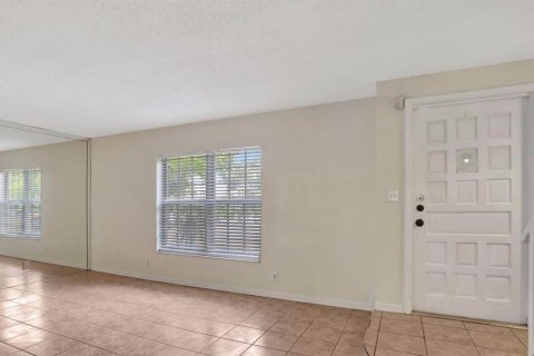 Townhouse in Coral Springs, Florida 3 bedrooms, 139.35 sq.m. № 2402428 - photo 15