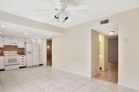 Townhouse in Coral Springs, Florida 3 bedrooms, 139.35 sq.m. № 2402428 - photo 6