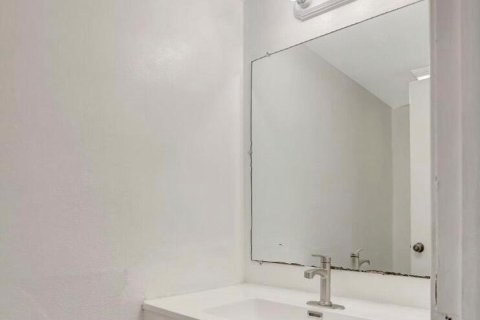 Townhouse in Coral Springs, Florida 3 bedrooms, 139.35 sq.m. № 2402428 - photo 8