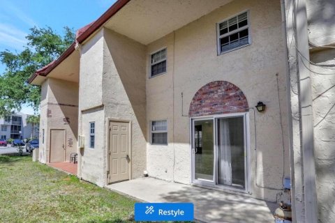 Townhouse in Coral Springs, Florida 3 bedrooms, 139.35 sq.m. № 2402428 - photo 26