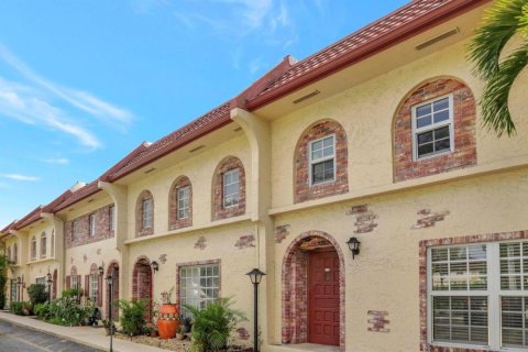 Townhouse in Coral Springs, Florida 3 bedrooms, 139.35 sq.m. № 2402428 - photo 29