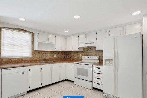 Townhouse in Coral Springs, Florida 3 bedrooms, 139.35 sq.m. № 2402428 - photo 2