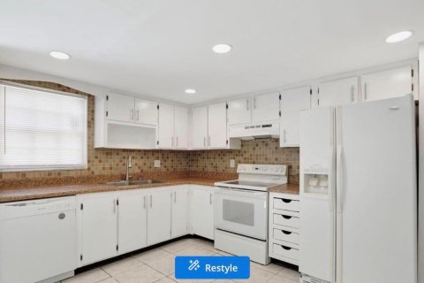 Townhouse in Coral Springs, Florida 3 bedrooms, 139.35 sq.m. № 2402428 - photo 4