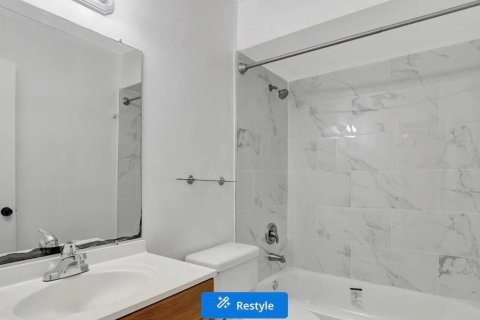 Townhouse in Coral Springs, Florida 3 bedrooms, 139.35 sq.m. № 2402428 - photo 18