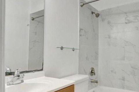 Townhouse in Coral Springs, Florida 3 bedrooms, 139.35 sq.m. № 2402428 - photo 17