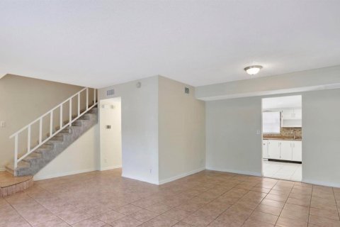 Townhouse in Coral Springs, Florida 3 bedrooms, 139.35 sq.m. № 2402428 - photo 12
