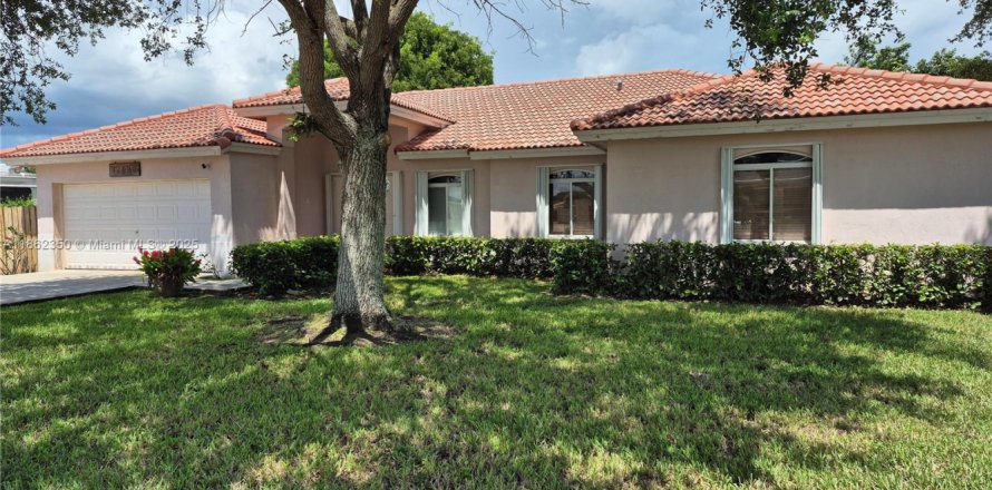 Дом в Хомстед, Флорида 4 спальни № 1980600
