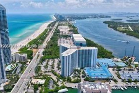 Copropriété à louer à Sunny Isles Beach, Floride: 2 chambres, 123.65 m2 № 2188306 - photo 15