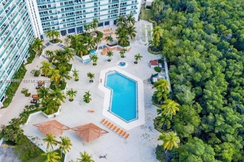 Copropriété à louer à Sunny Isles Beach, Floride: 2 chambres, 123.65 m2 № 2188306 - photo 10