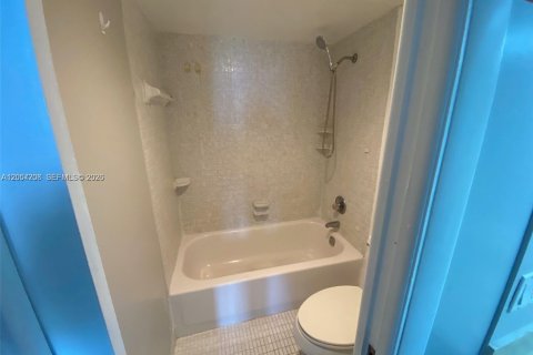Copropriété à louer à Sunny Isles Beach, Floride: 2 chambres, 123.65 m2 № 2188306 - photo 26