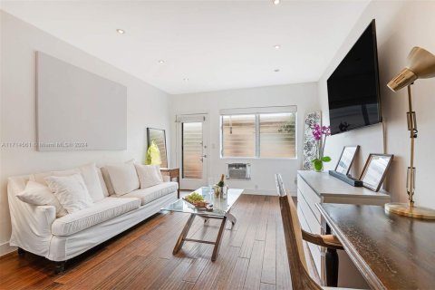 Condominio en venta en Miami Beach, Florida, 35.3 m2 № 1985555 - foto 3