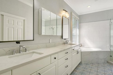 House in University Park, Florida 3 bedrooms, 205.87 sq.m. № 1386986 - photo 27
