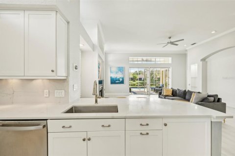 House in University Park, Florida 3 bedrooms, 205.87 sq.m. № 1386986 - photo 30