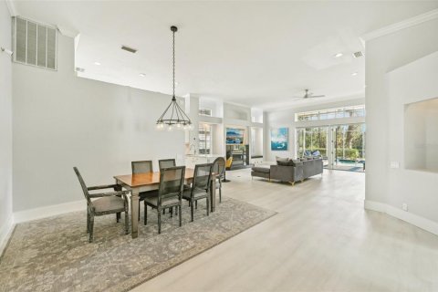 House in University Park, Florida 3 bedrooms, 205.87 sq.m. № 1386986 - photo 15