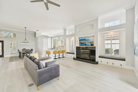 House in University Park, Florida 3 bedrooms, 205.87 sq.m. № 1386986 - photo 18
