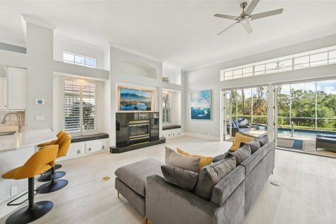House in University Park, Florida 3 bedrooms, 205.87 sq.m. № 1386986 - photo 17