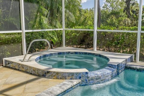 House in University Park, Florida 3 bedrooms, 205.87 sq.m. № 1386986 - photo 10