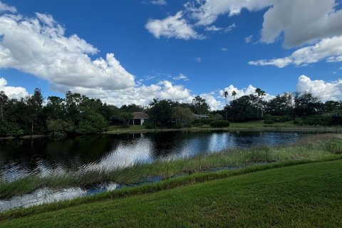 House in University Park, Florida 3 bedrooms, 205.87 sq.m. № 1386986 - photo 1