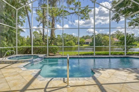 House in University Park, Florida 3 bedrooms, 205.87 sq.m. № 1386986 - photo 9