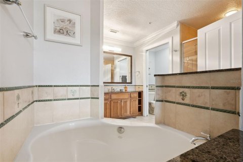 Condo in Four Corners, Florida, 3 bedrooms  № 2204517 - photo 27
