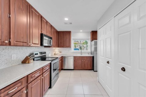 Townhouse in Dunedin, Florida 3 bedrooms, 123.1 sq.m. № 1597644 - photo 15