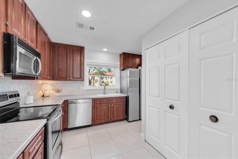 Townhouse in Dunedin, Florida 3 bedrooms, 123.1 sq.m. № 1597644 - photo 12