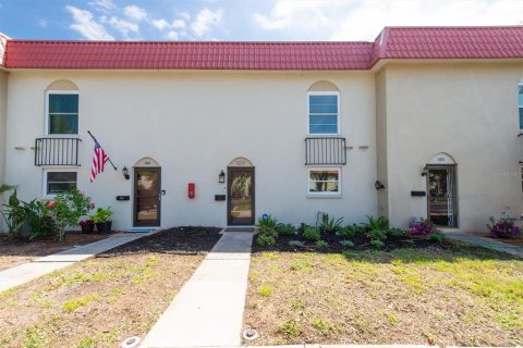 Townhouse in Dunedin, Florida 3 bedrooms, 123.1 sq.m. № 1597644 - photo 5