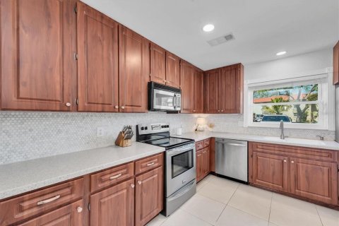 Townhouse in Dunedin, Florida 3 bedrooms, 123.1 sq.m. № 1597644 - photo 13