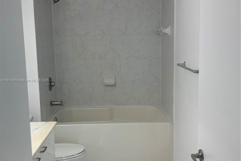 Copropriété à louer à Miami, Floride: 2 chambres, 96.25 m2 № 1968919 - photo 16