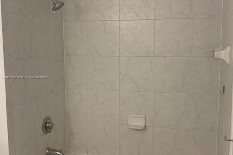 Copropriété à louer à Miami, Floride: 2 chambres, 96.25 m2 № 1968919 - photo 23