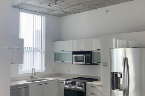 Copropriété à louer à Miami, Floride: 2 chambres, 96.25 m2 № 1968919 - photo 1