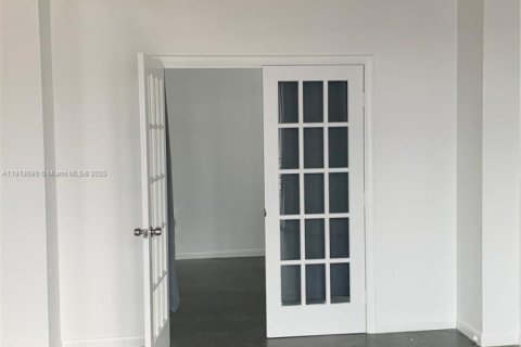 Copropriété à louer à Miami, Floride: 2 chambres, 96.25 m2 № 1968919 - photo 12