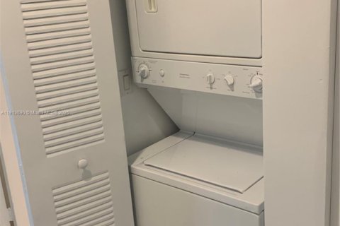 Copropriété à louer à Miami, Floride: 2 chambres, 96.25 m2 № 1968919 - photo 18