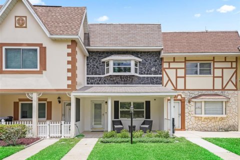 Adosado en venta en Ocala, Florida, 2 dormitorios, 163.88 m2 № 1613318 - foto 1